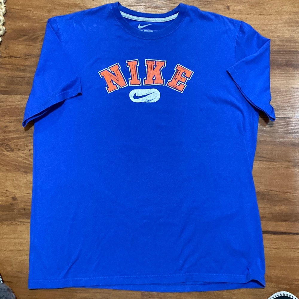 Classic Nike Swoosh T-shirt